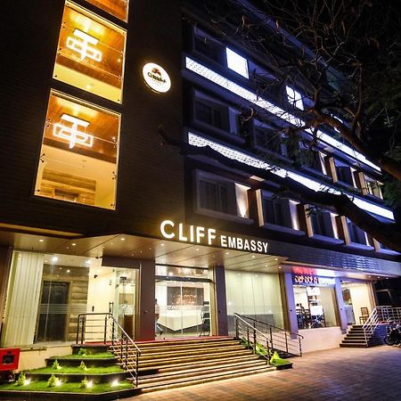 Cliff Embassy Banquet And Suites Shimoga Eksteriør billede