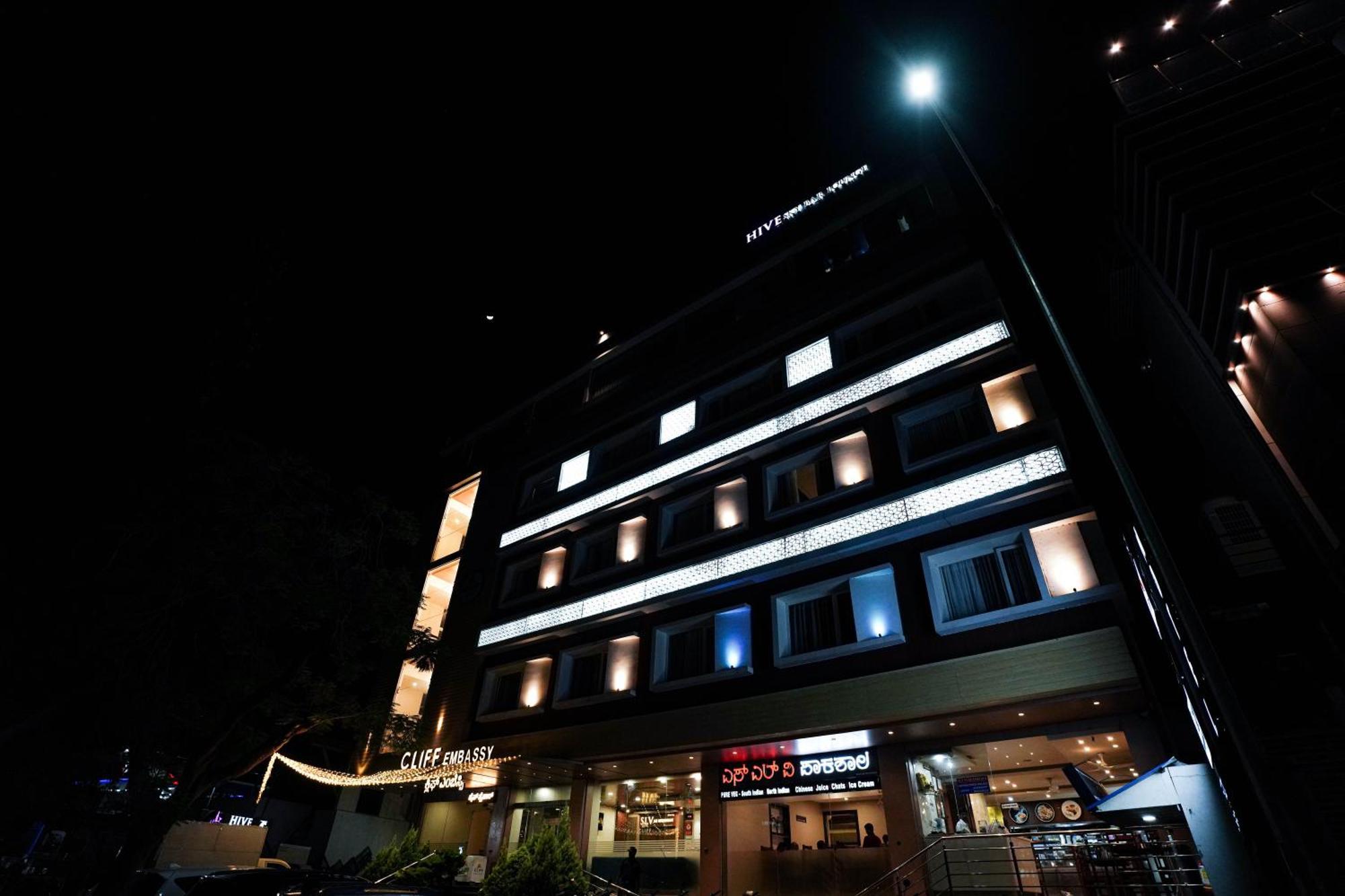 Cliff Embassy Banquet And Suites Shimoga Eksteriør billede