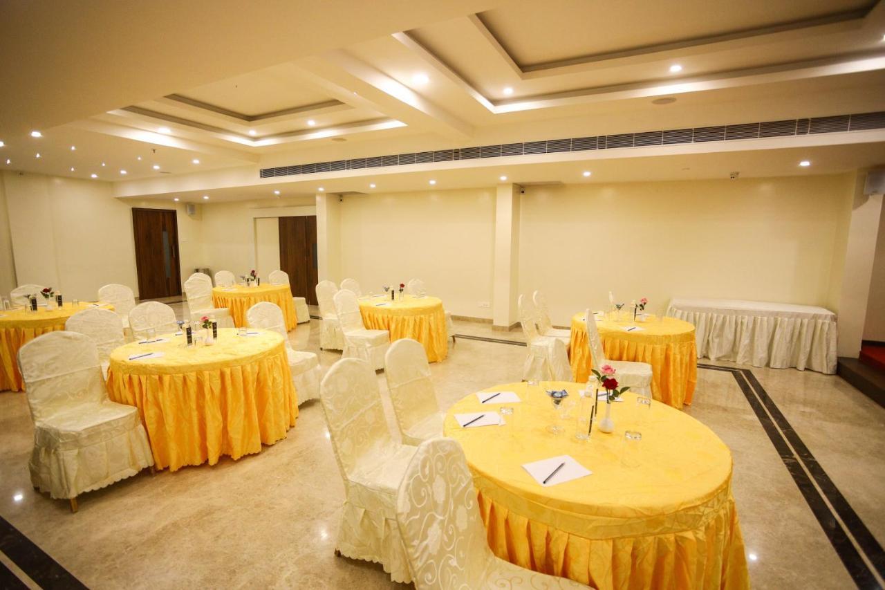 Cliff Embassy Banquet And Suites Shimoga Eksteriør billede