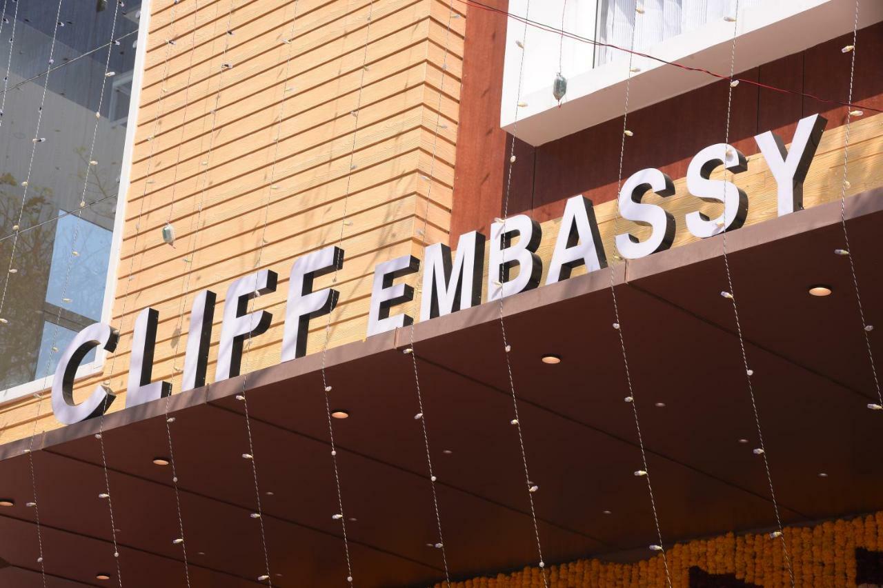 Cliff Embassy Banquet And Suites Shimoga Eksteriør billede